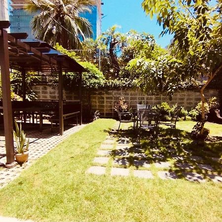 The Hub District Garden Suites Pasay Esterno foto