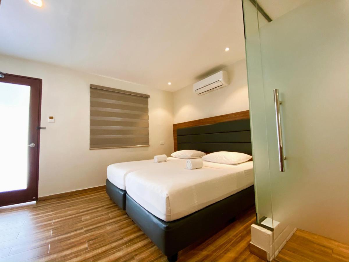 The Hub District Garden Suites Pasay Esterno foto