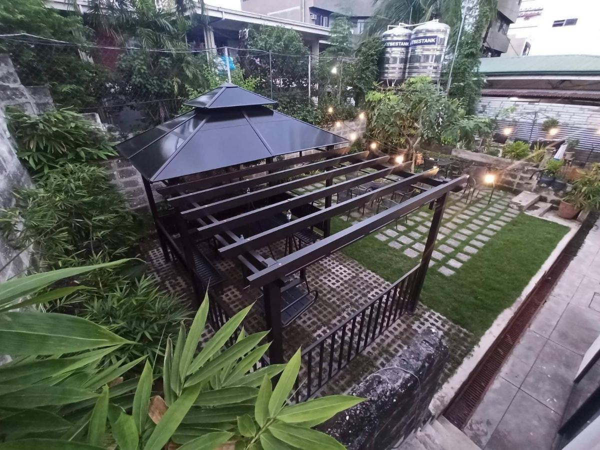 The Hub District Garden Suites Pasay Esterno foto