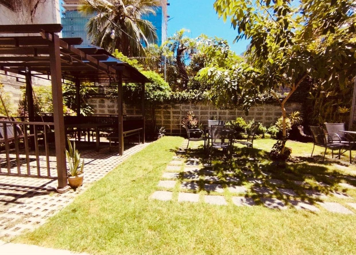 The Hub District Garden Suites Pasay Esterno foto